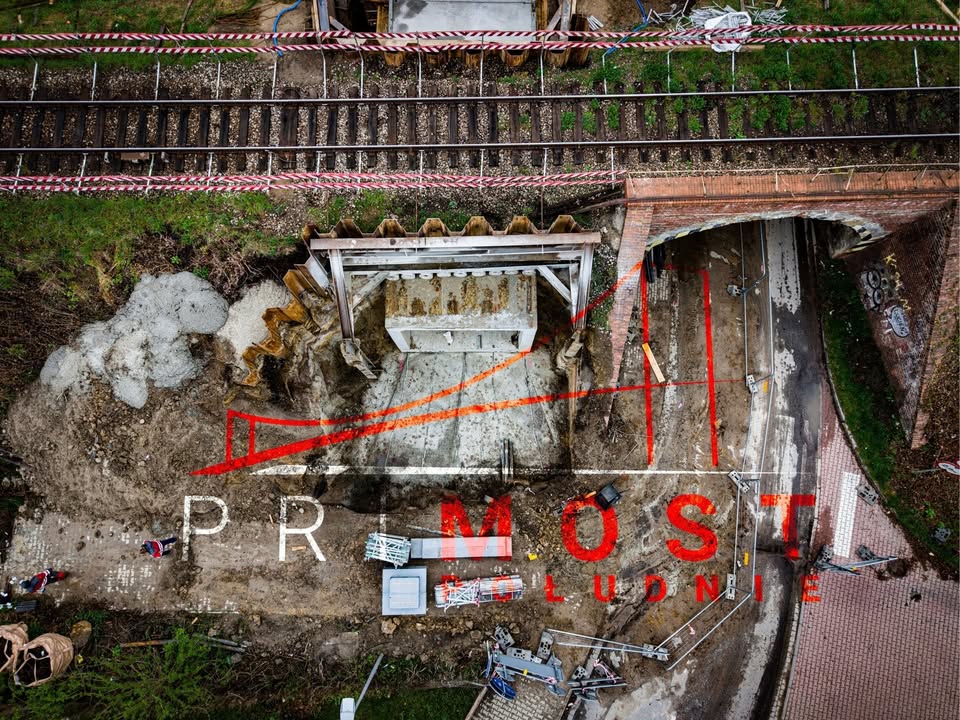 Postęp prac w Oleśnicy Na budowie tunelu pieszo–rowerowego dla Oleśnica